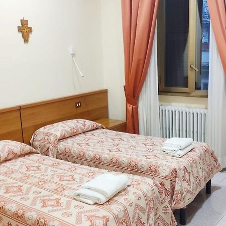 Suore Concezioniste Missionarie - Carmen Salles Roma Bed and Breakfast Εξωτερικό φωτογραφία