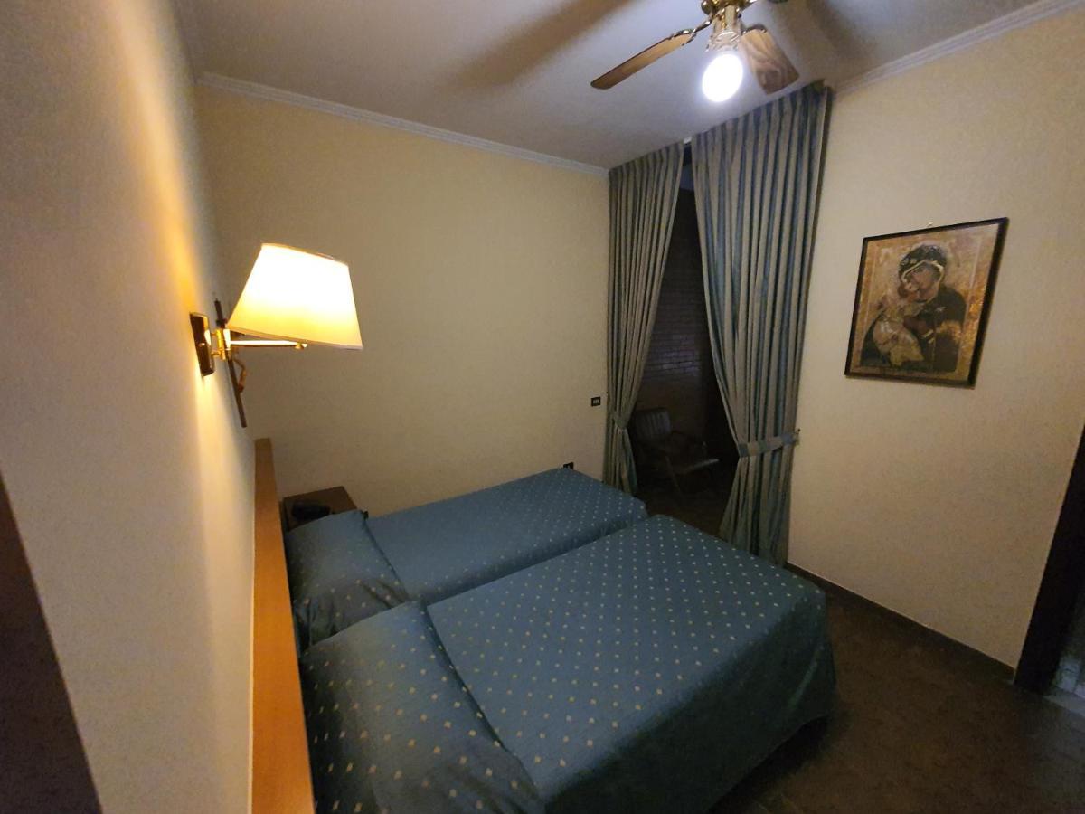 Suore Concezioniste Missionarie - Carmen Salles Roma Bed and Breakfast Εξωτερικό φωτογραφία
