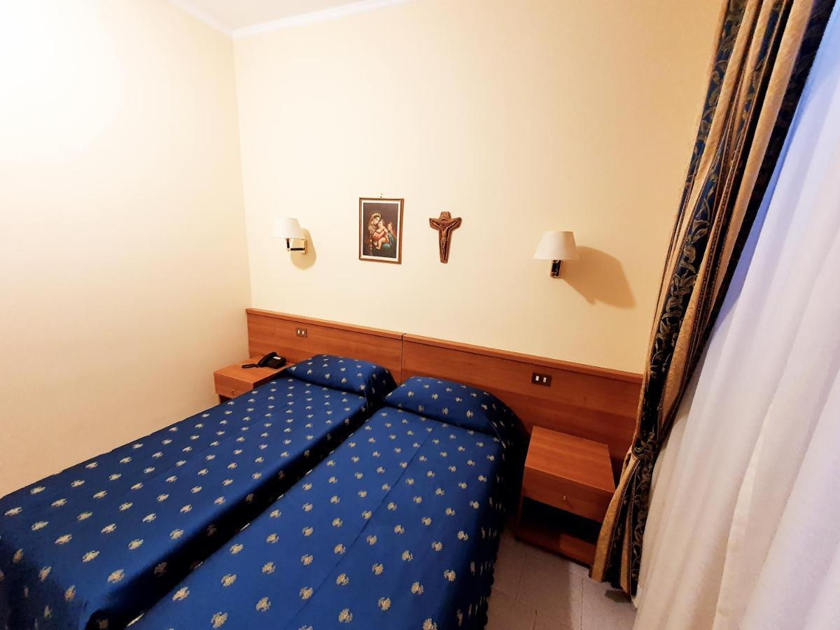 Suore Concezioniste Missionarie - Carmen Salles Roma Bed and Breakfast Εξωτερικό φωτογραφία