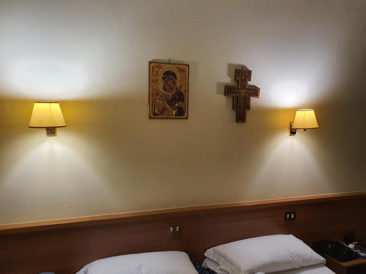 Suore Concezioniste Missionarie - Carmen Salles Roma Bed and Breakfast Εξωτερικό φωτογραφία
