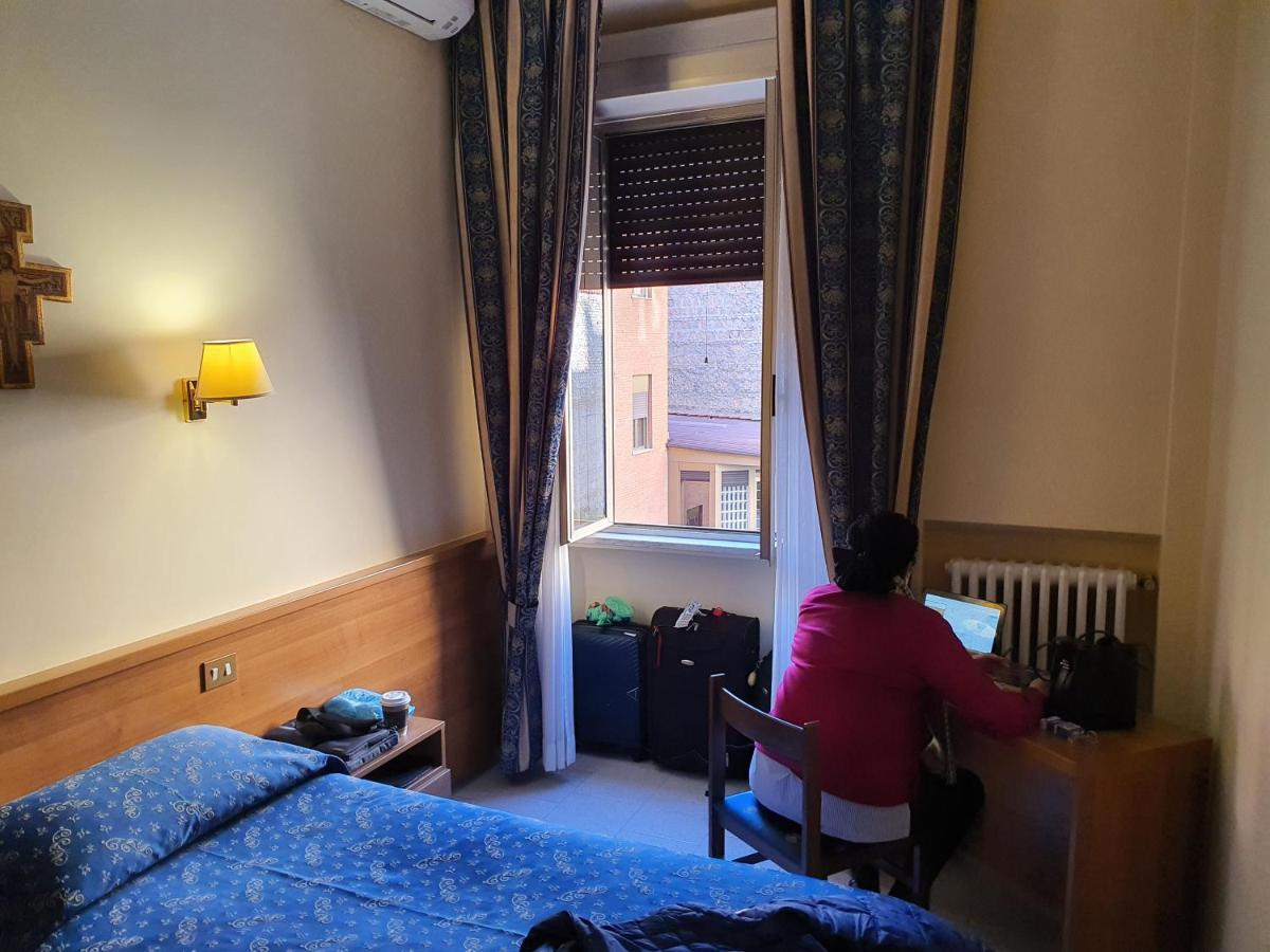 Suore Concezioniste Missionarie - Carmen Salles Roma Bed and Breakfast Εξωτερικό φωτογραφία
