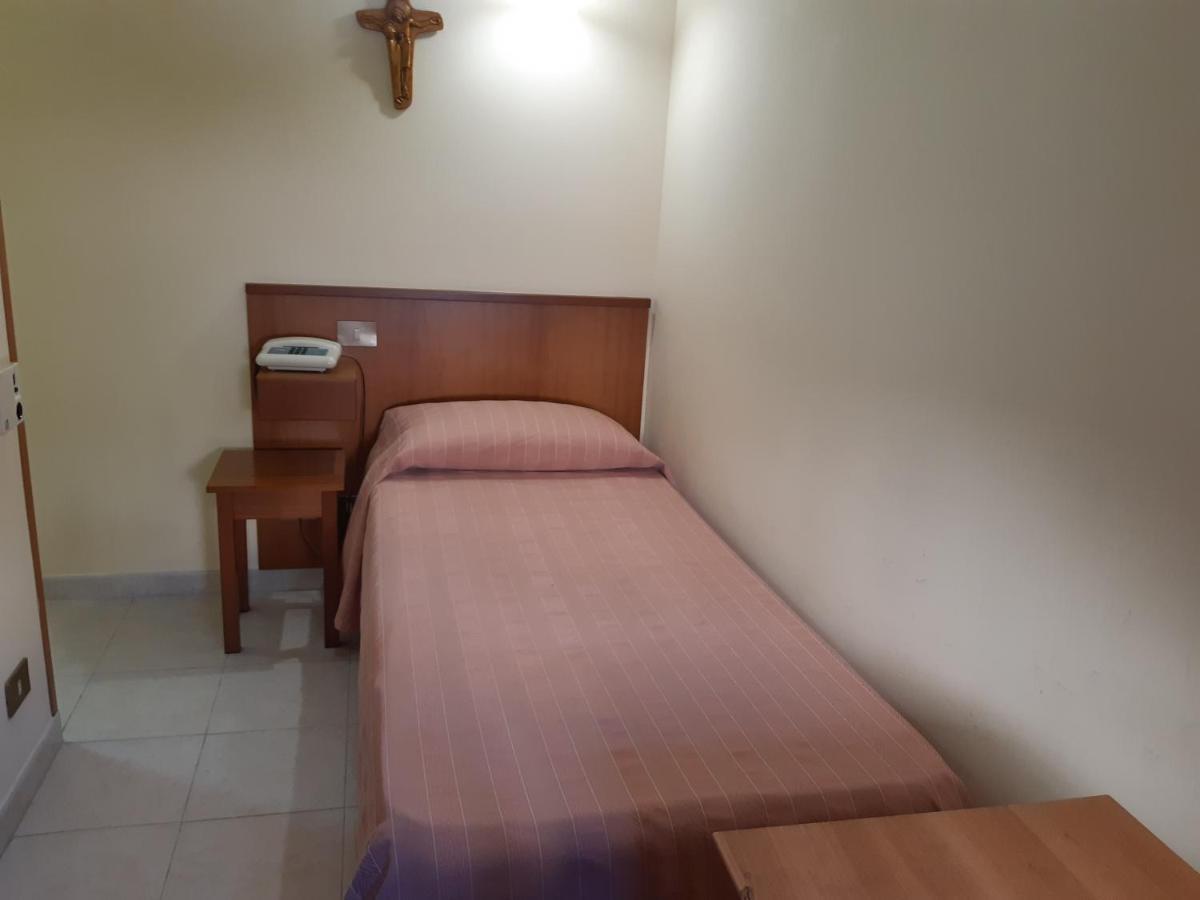 Suore Concezioniste Missionarie - Carmen Salles Roma Bed and Breakfast Εξωτερικό φωτογραφία