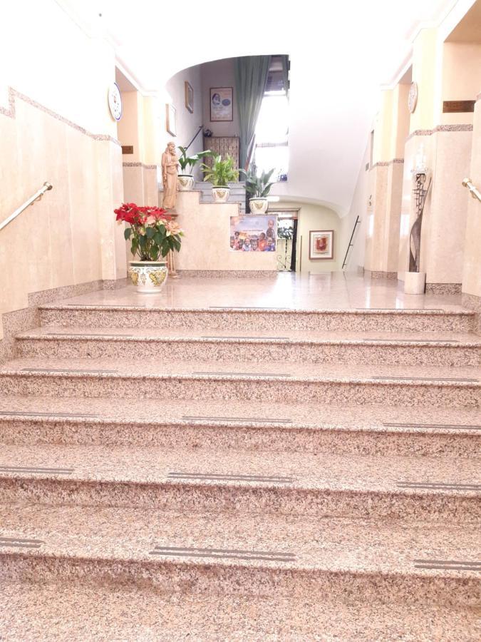 Suore Concezioniste Missionarie - Carmen Salles Roma Bed and Breakfast Εξωτερικό φωτογραφία